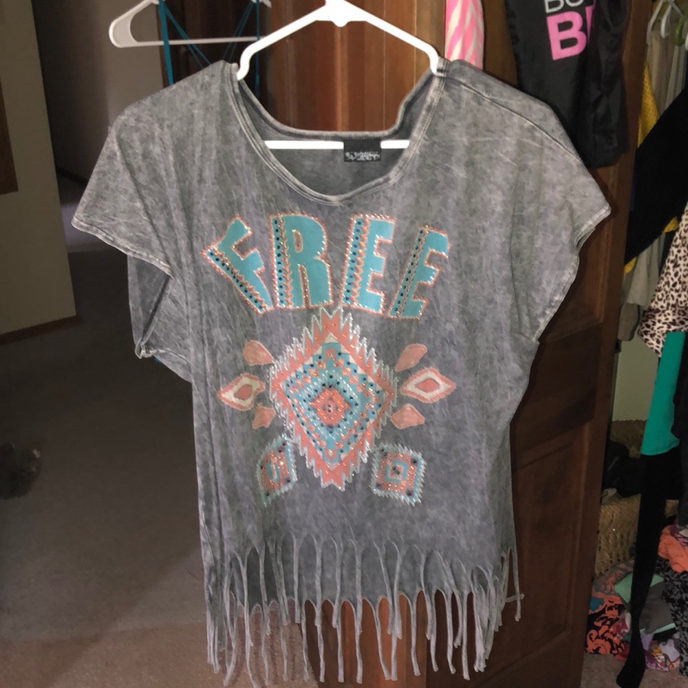 Daytrip T-shirt with fringe bottom